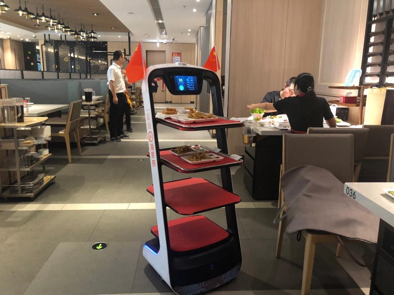 送餐机器人不放假，机器人七天无休服务3000桌顾客