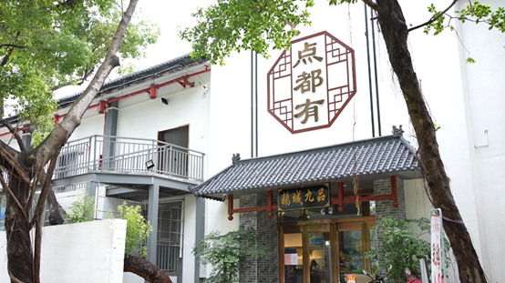普渡智能送餐机器人“欢乐送”上岗惠州点都有茶餐厅