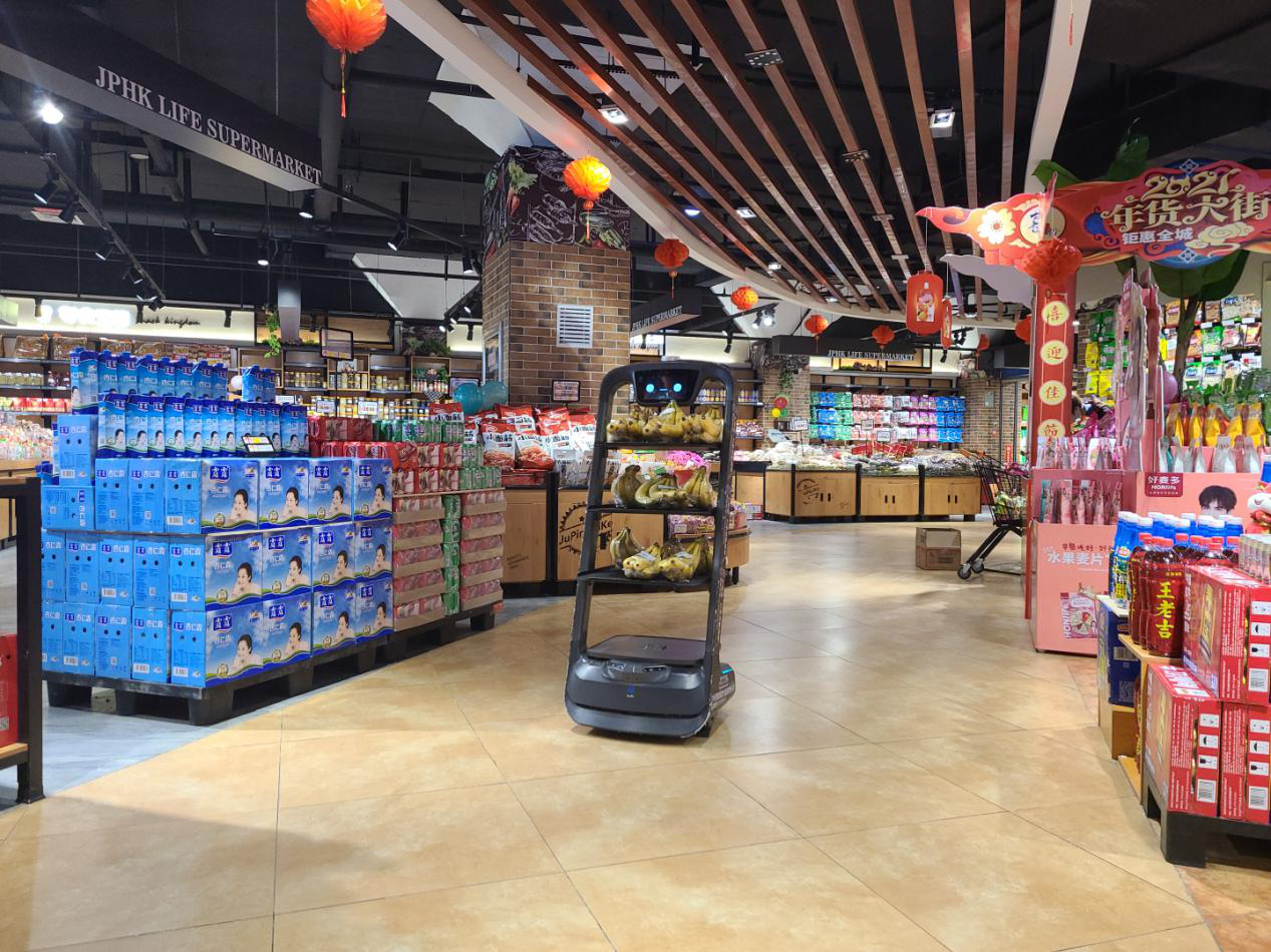 普渡配送机器人上岗兰州精品超市，适用于各种室内场景！