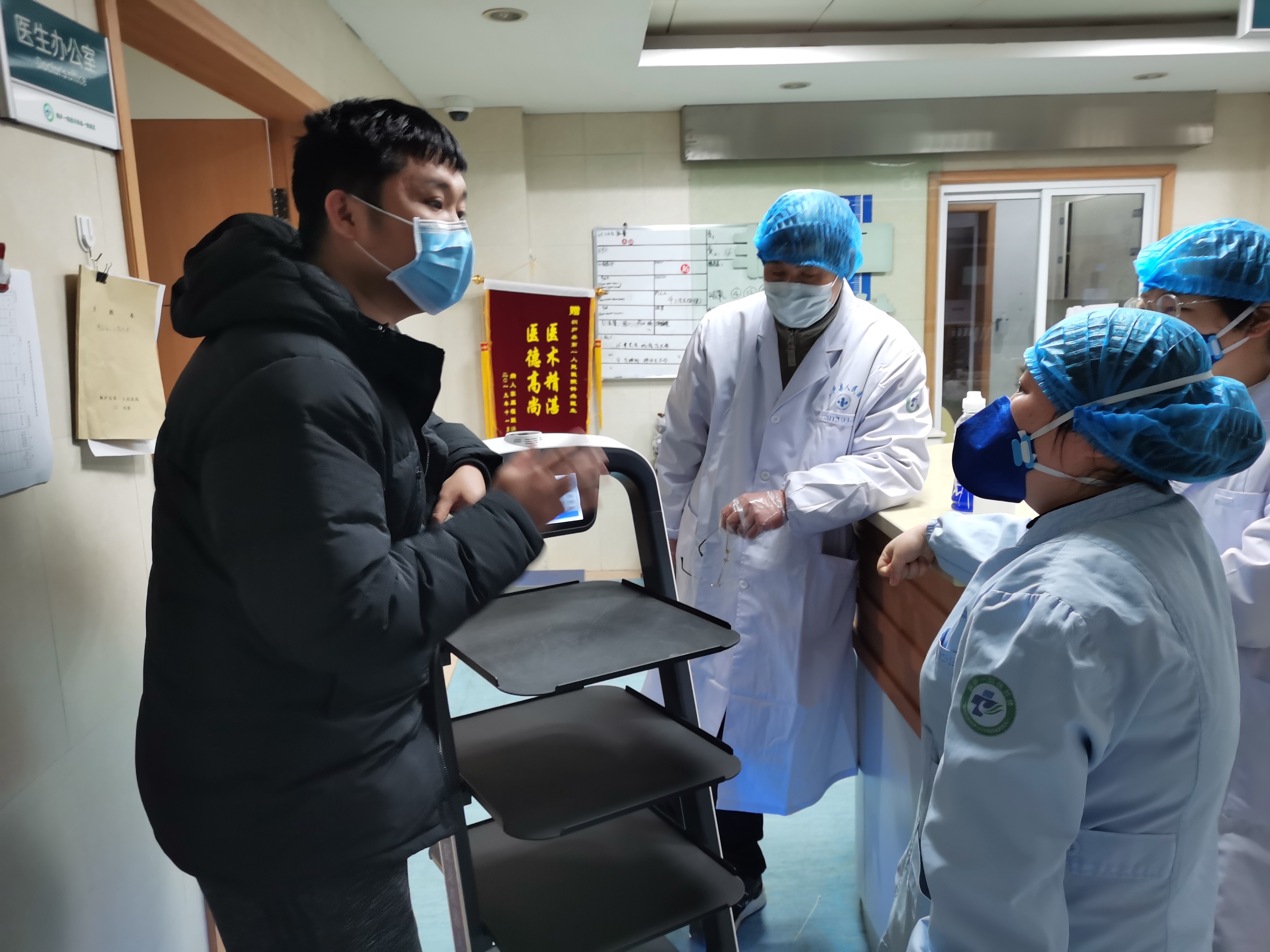 抗疫纪录 | 疫情前线工程师：元宵后的生日，我在隔离点安装机器人