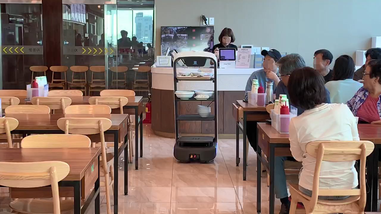 什么？这家餐厅竟然用了11台机器人？！